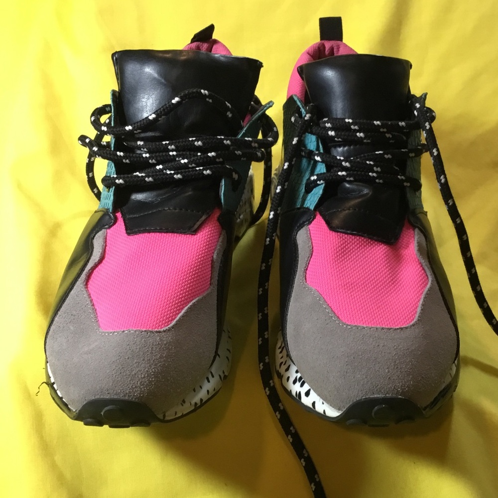Steve Madden Women’s cliff Pink and Black Sneakers SZ 11 NWT never used